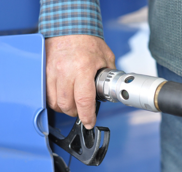 Z pracovních strojů u Dalova odčerpal někdo naftu