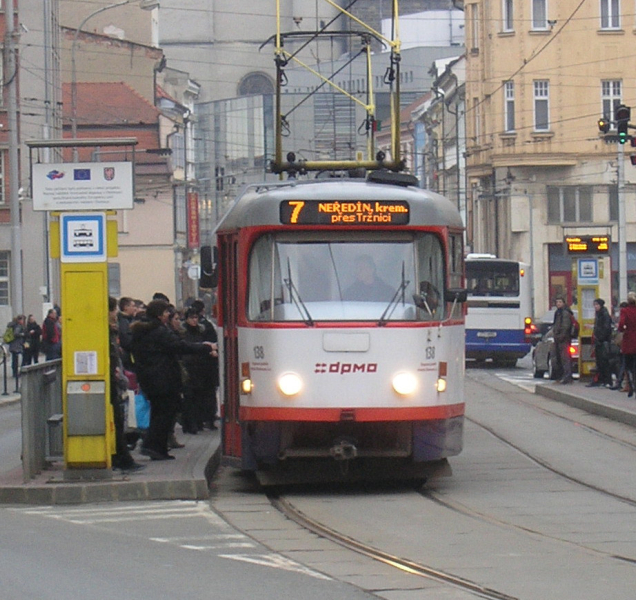 Pomočený opilec z tramvaje skončil na záchytce
