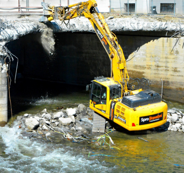 Bourání mostu v Olomouci skončí v neděli