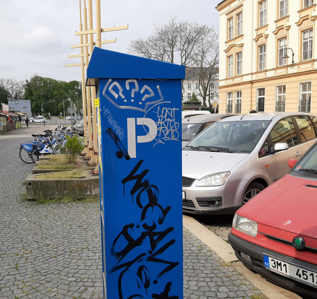 Zóna placeného parkování je v provozu, upozorňují strážníci