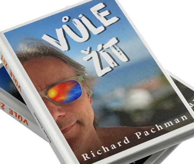 Richard Pachman představuje publiku novou knihu