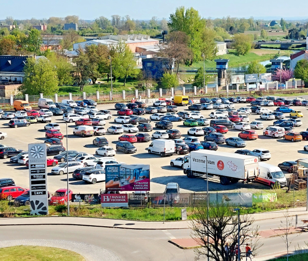 Chybí parkovací místa, nebo lepší navádění?