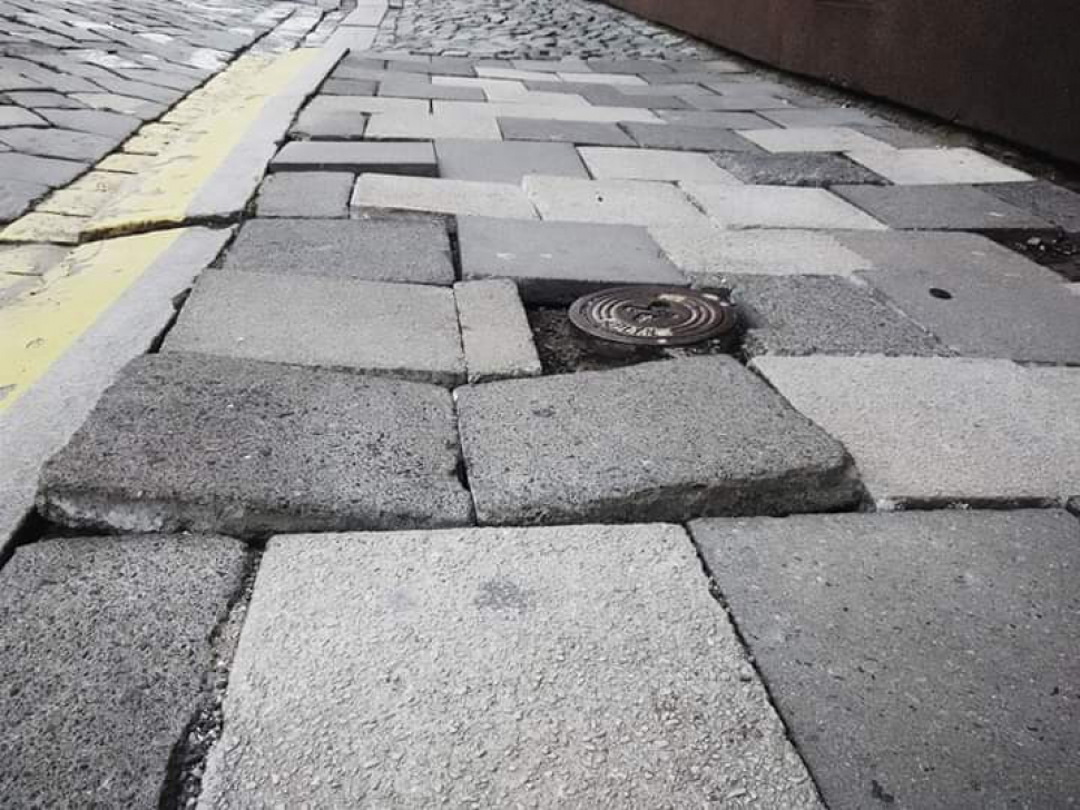 Chůze po chodnících mimo centrum bude pohodlnější, díky opravě