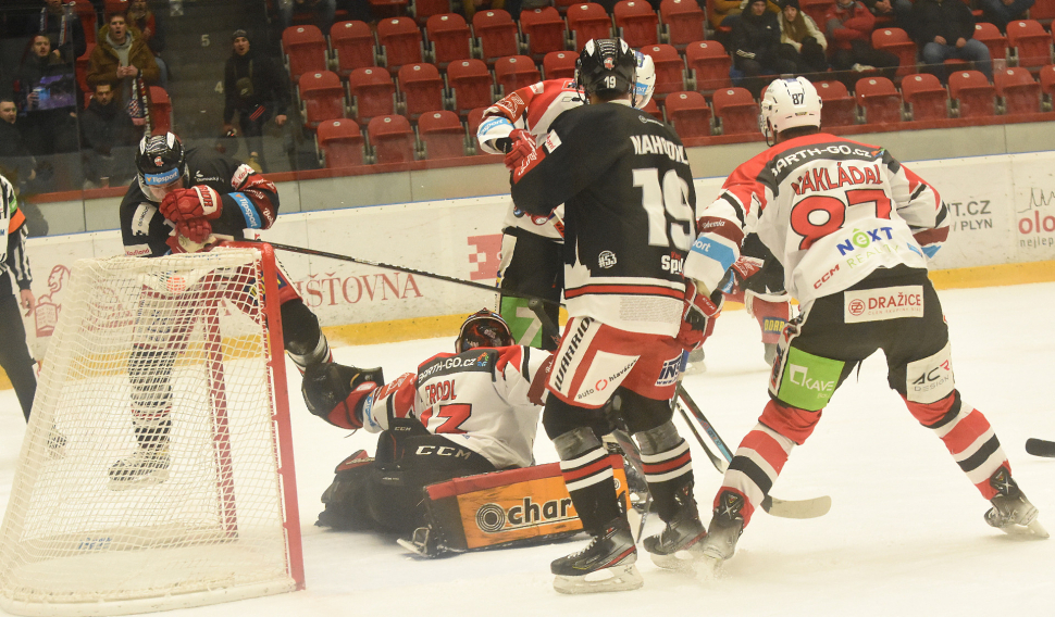 Hokejisté HC Olomouc prohráli v Pardubicích