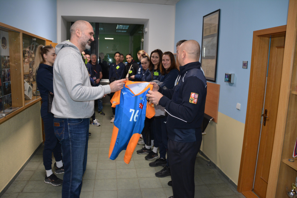 Volejbalistky VK UP ladily formu ve věznici