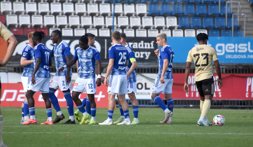 Sigma dala Dynamu trojku, je v první šestce