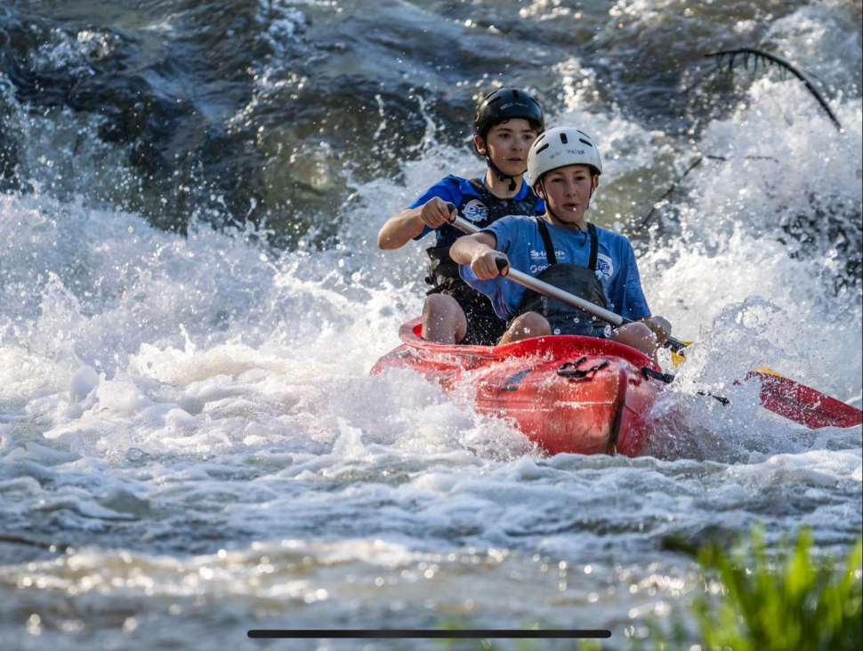 Den Země spojili kanoisté s úklidem i propagací unikátní vodácké dráhy