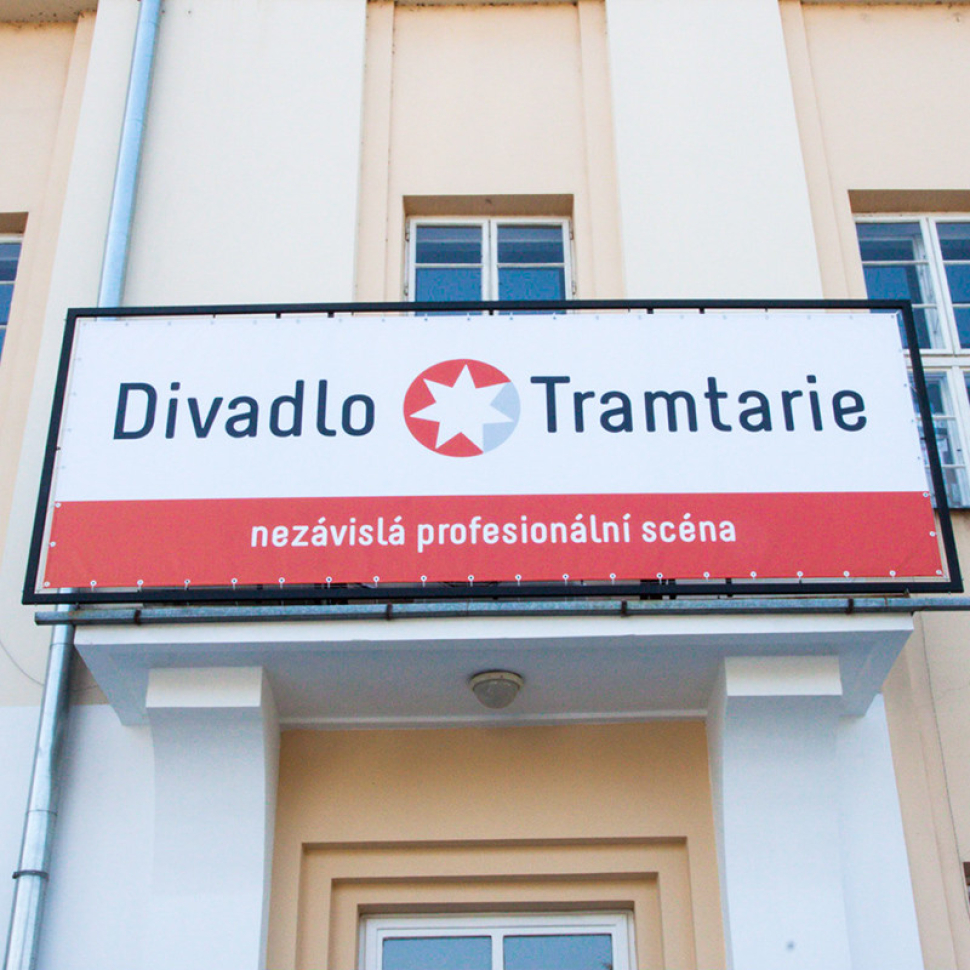 Premiéra v Tramtarii: Bláznivá komedie o dabingu