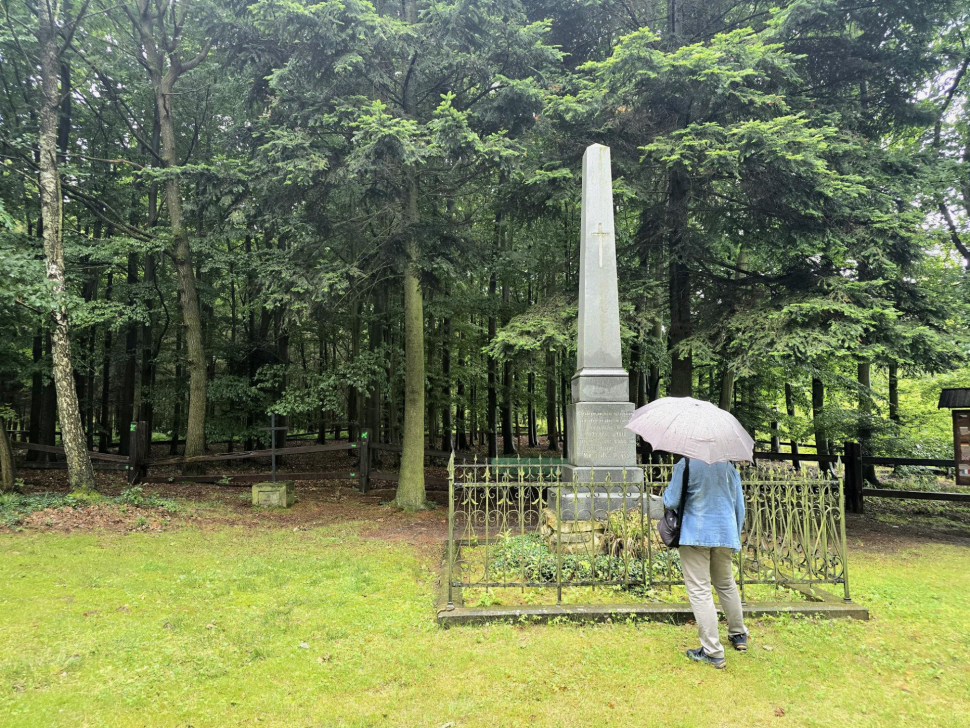 Pohřebiště napoleonských vojáků u Veselíčka se dočká nového plotu