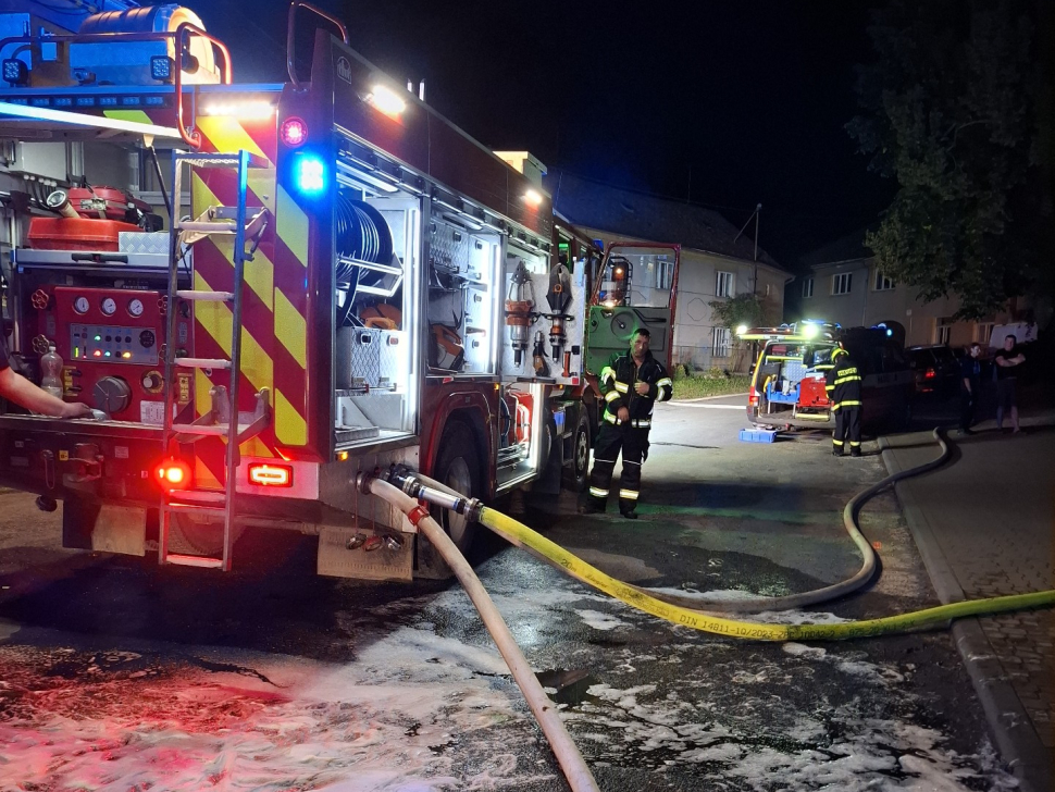 Požár v Bílé Lhotě napáchal škodu přes dva miliony korun