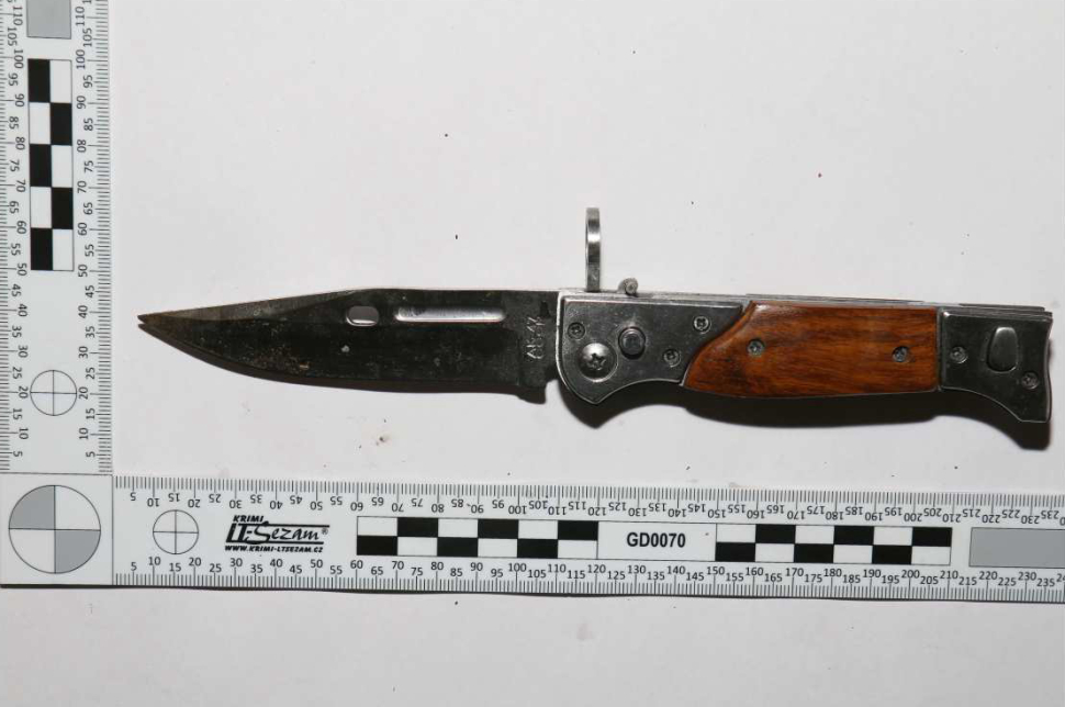 Zloděj napadl ostrahu prodejny s nožem v ruce