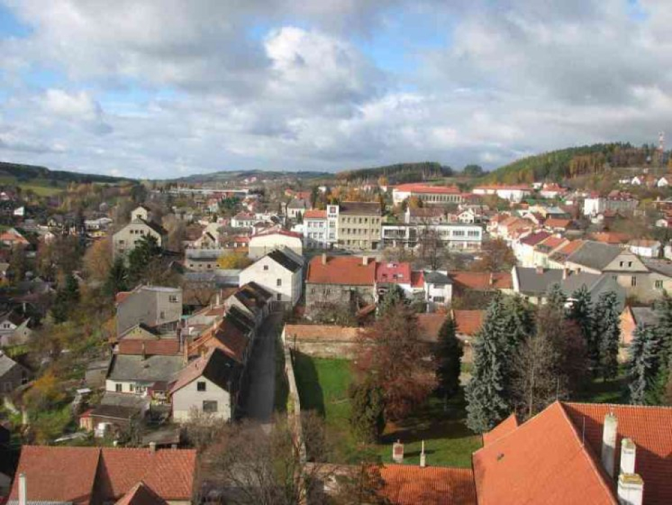 Parkování na celém náměstí bude placené